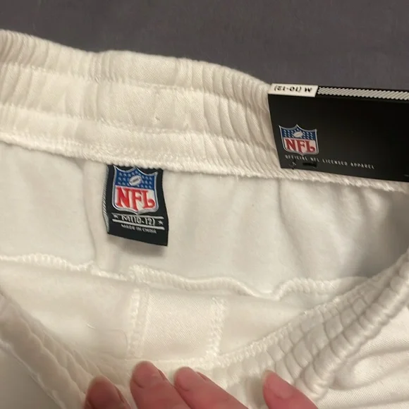 NFL trainer short NWT boys medium - Picture 4 of 5